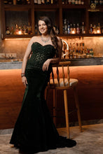 Load image into Gallery viewer, Preet Ahuja | Corset Mermaid Lehenga | Emerald