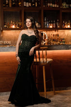 Load image into Gallery viewer, Preet Ahuja | Corset Mermaid Lehenga | Emerald