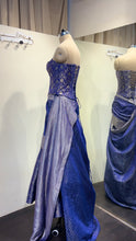 Load image into Gallery viewer, Brocade saree
